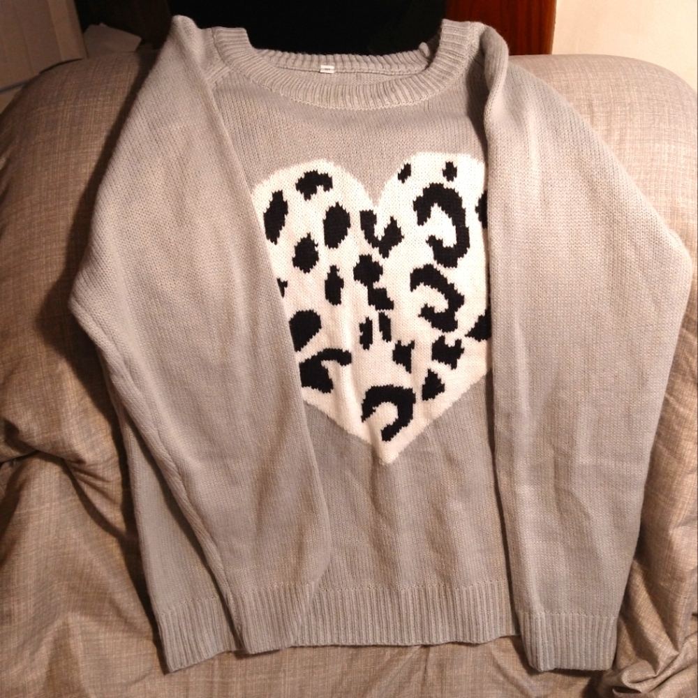 Oversized gray knit 🤍🐆 sweater